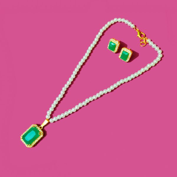 green chandbali earrings with pearl drops (copy)